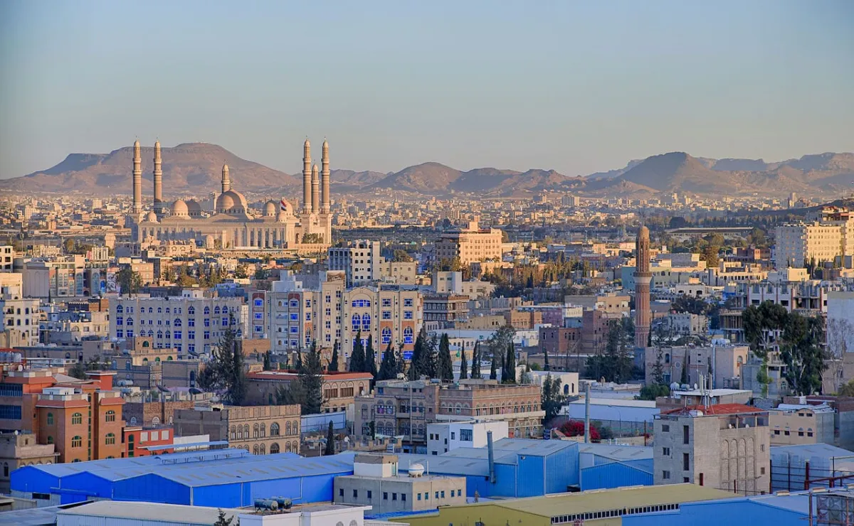 صنعاء.. انفجار يهز قسم شرطة حمير وسقوط قتلى وجرحى