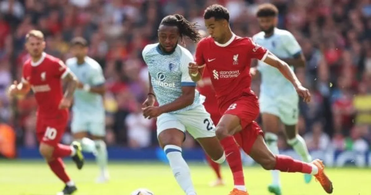 ليفربول يواجه بورنموث في الدوري الإنجليزي: التشكيل الرسمي وطموحات الفريقين